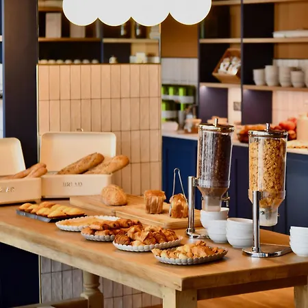 Ibis Styles Nantes Aeroport Отель Резе