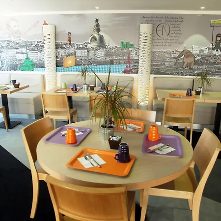 Hotel Ibis Styles Nantes Aéroport 3*